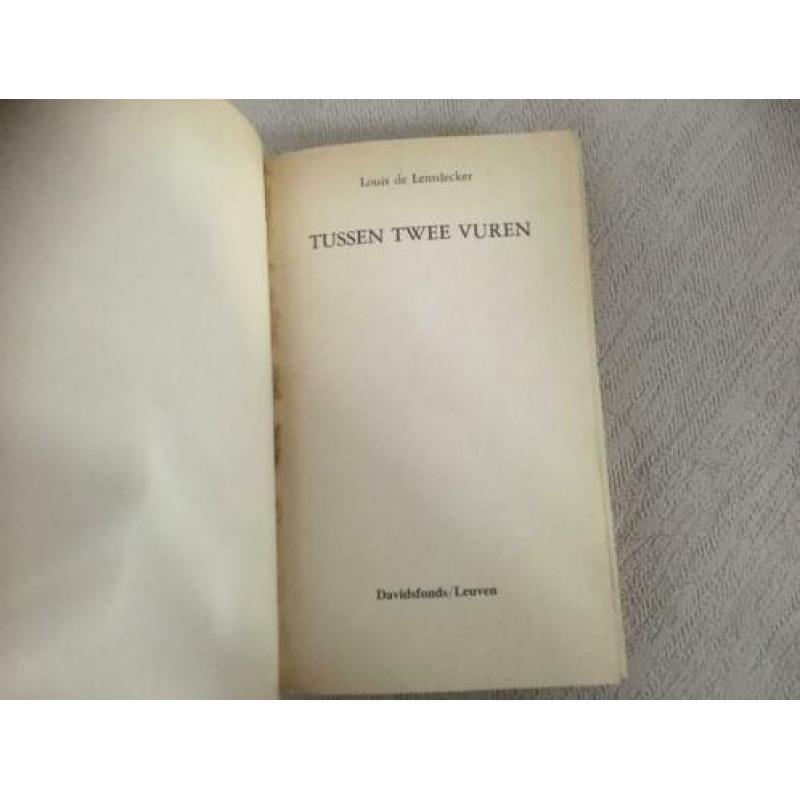 Tussen twee vuren - Louis de Lentdecker