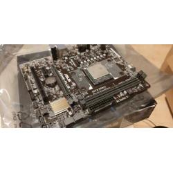 Asus A68HM moederbord + A8 7600 Processor