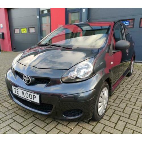 Toyota Aygo NOW 1.0 Vvt-i 5DRS 2012 Grijs NAP