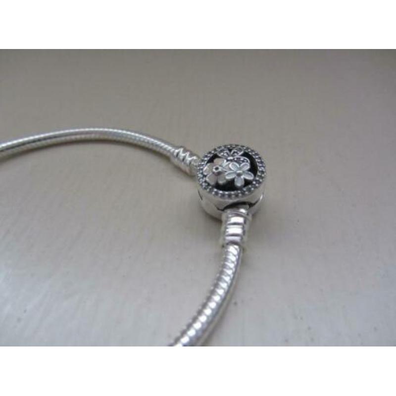 Pandora Moments Armband met bloemensluiting RETIRED