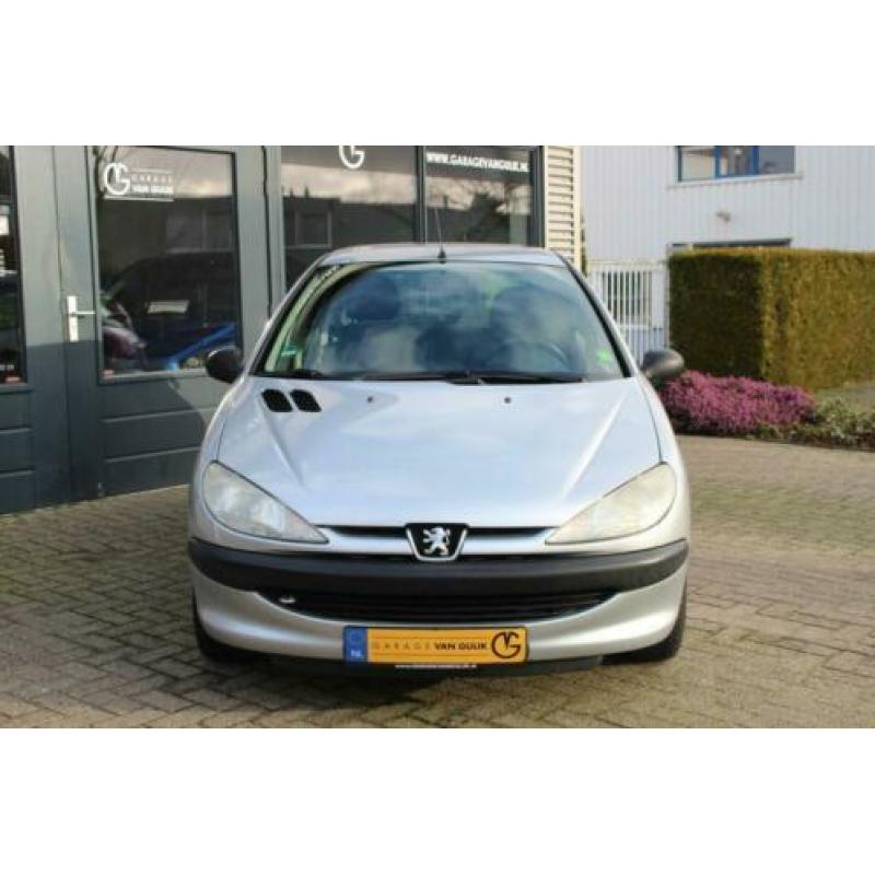 Peugeot 206 XR 1.4 75PK 5Deuren,180dkmNieuweDriem,