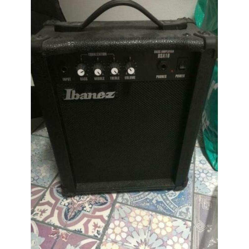 Ibanez basgitaar met ibanez versterker