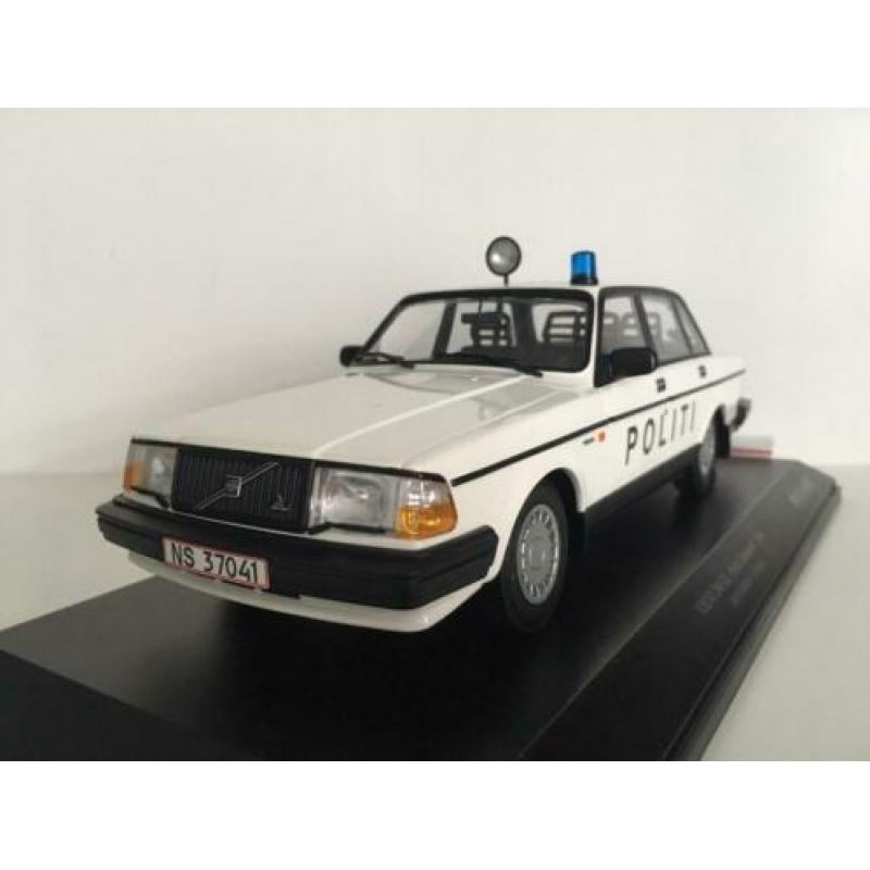 Volvo 240 GL Politie Denemarken 1986 1:18 (nieuw)