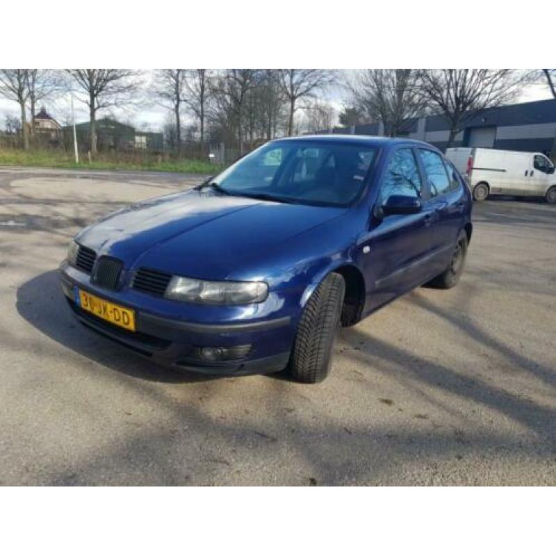 Seat Leon 1.8 20V 92KW AUT 2002 Blauw