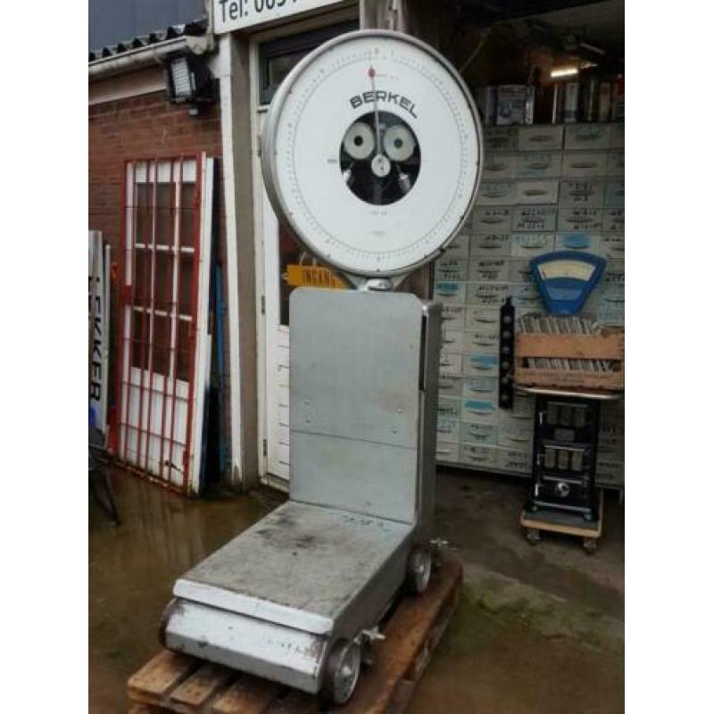 Industriële weegschaal van Berkel , mega groot deco item??