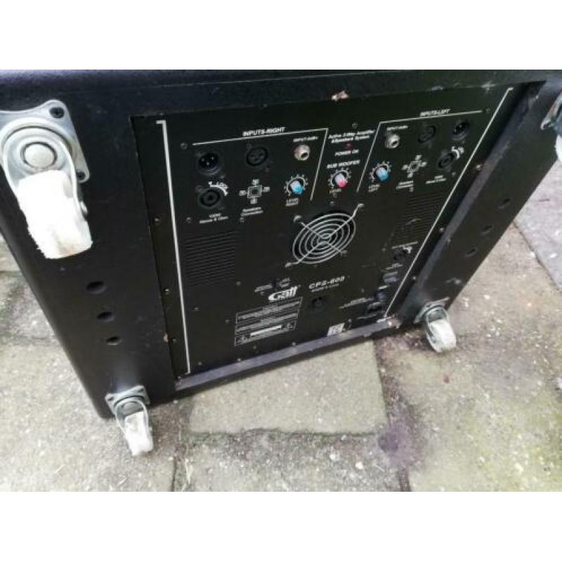 Subwoofer gatt defect 2 stuks