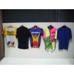 xxx 19-2 GEBRUIKTE WIELERKLEDING VOOR MAAR 7 EURO PER ITEM