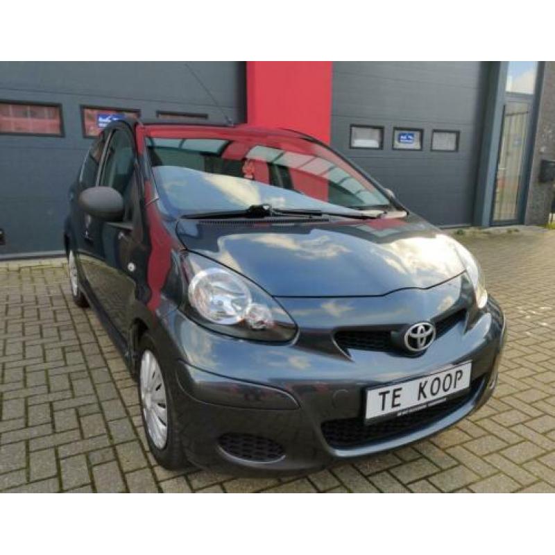 Toyota Aygo NOW 1.0 Vvt-i 5DRS 2012 Grijs NAP