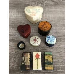 Verzameling vintage doosjes / pillendoosjes van kunststof