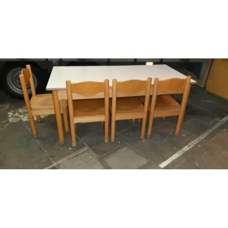Schilte lage 402 B2 groepstafel (120x60) met 4 stoelen