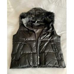 Falcon, prachtige zwarte zgan dames bodywarmer met capuchon