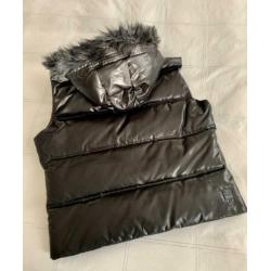 Falcon, prachtige zwarte zgan dames bodywarmer met capuchon