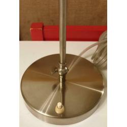 Vintage bureaulamp of notarislamp op voet.