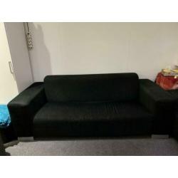 Te koop 2 banken en 1 poef !!