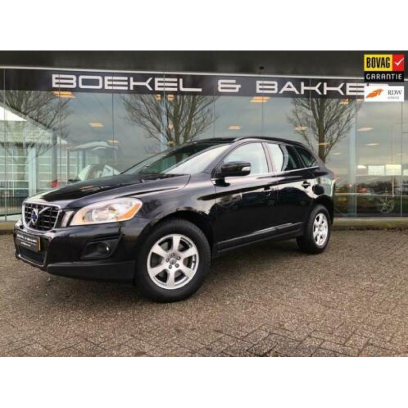 Volvo XC60 2.4 D5 AWD Momentum Geartronic - Navigatie - Trek
