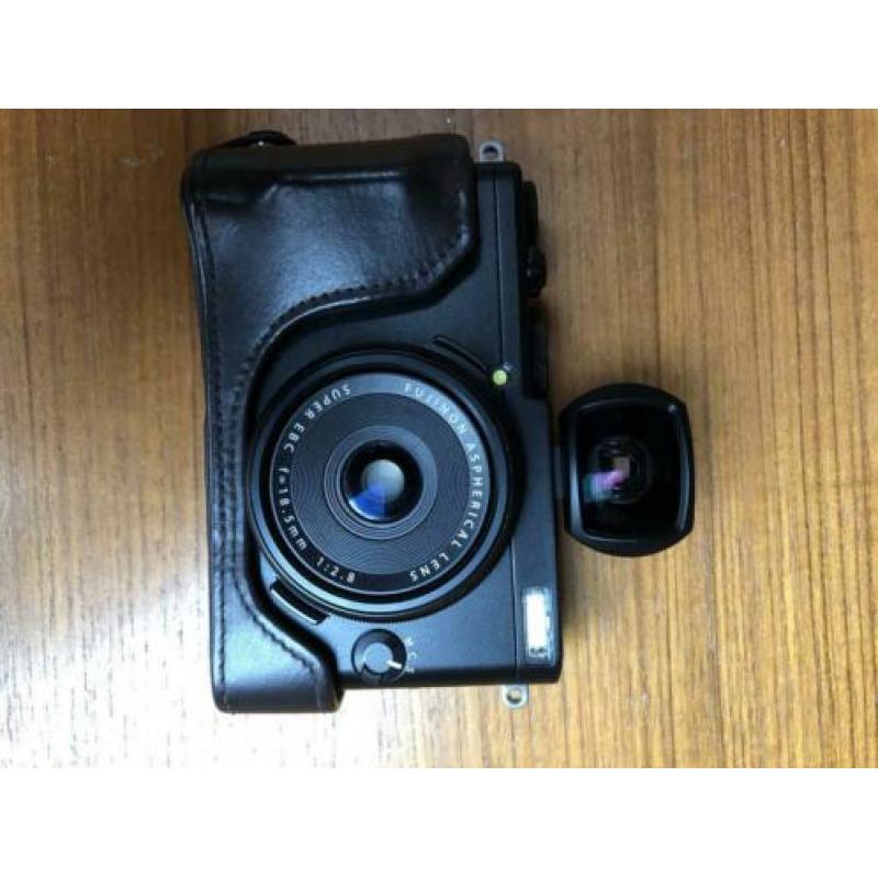 Fuji X70 camera met accessoires