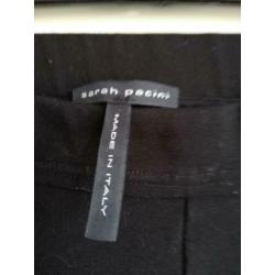 Zwarte broek van Sarah Pacini.