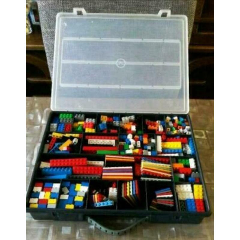 Mooie opbergbox met legostenen, diverse kleuren en maten