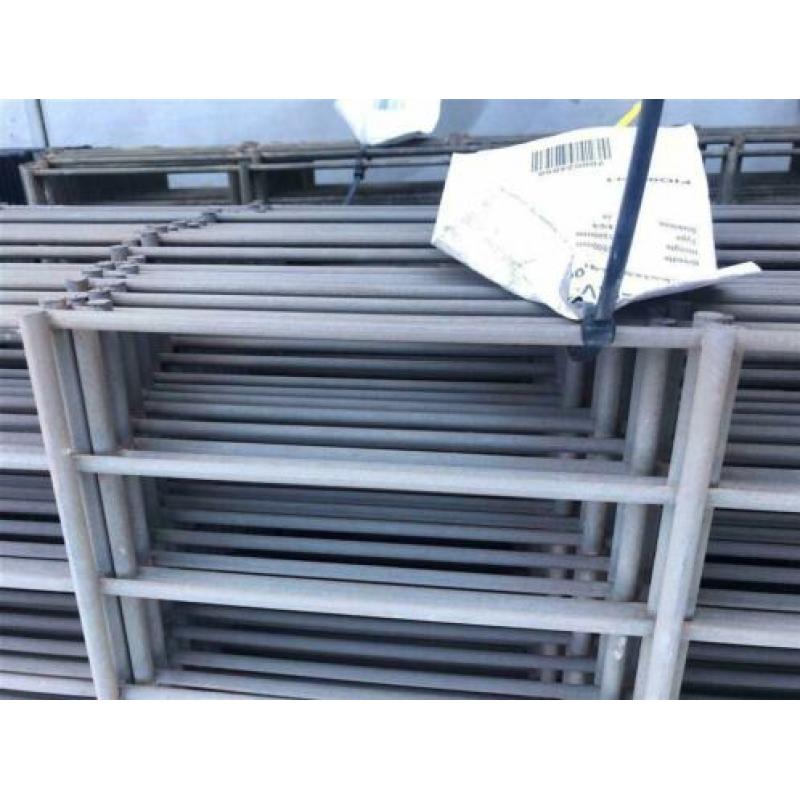 30m Gebrand Hekwerk 120cm 8x6x8 - 2e keus palen