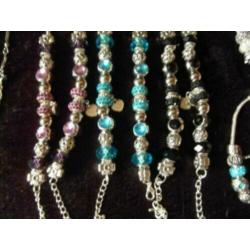 armbanden met glaskralen in diverse kleur pandor style