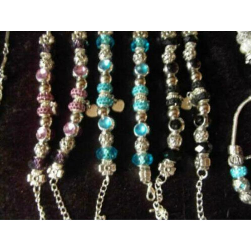 armbanden met glaskralen in diverse kleur pandor style