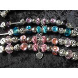 armbanden met glaskralen in diverse kleur pandor style