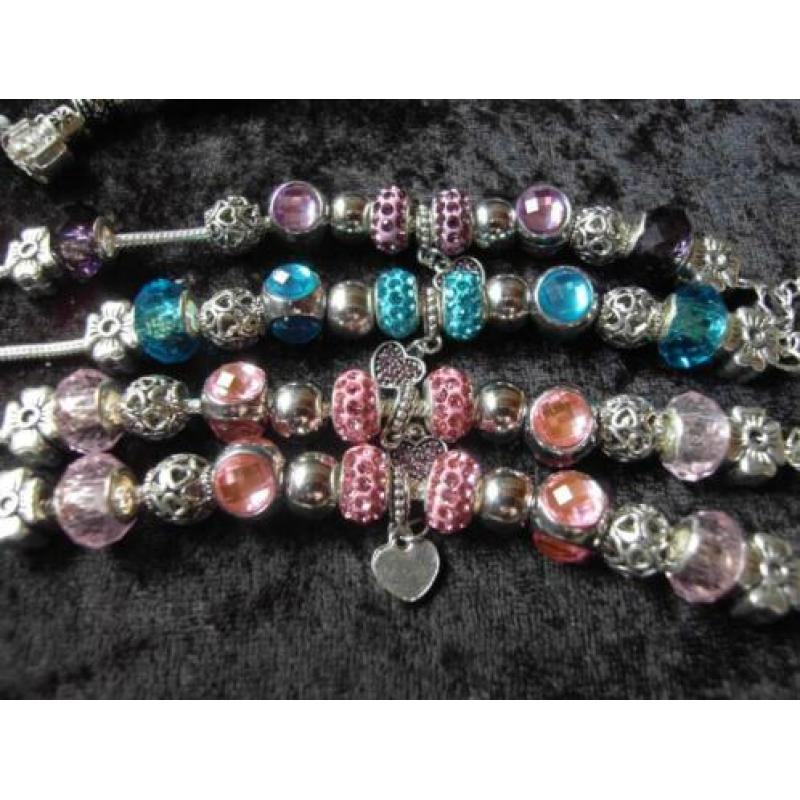 armbanden met glaskralen in diverse kleur pandor style