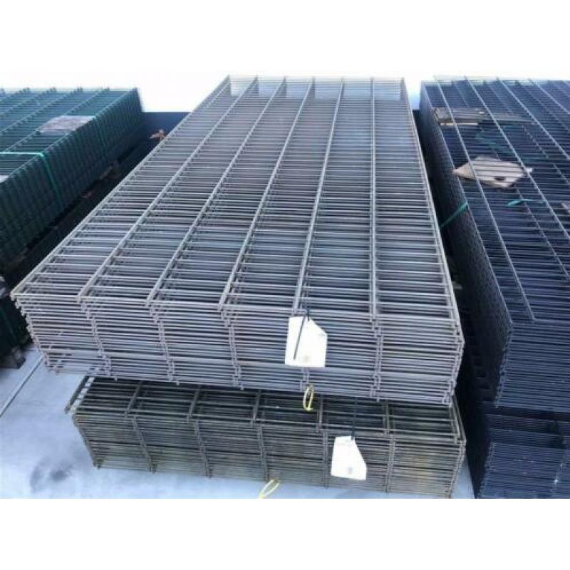 30m Gebrand Hekwerk 120cm 8x6x8 - 2e keus palen