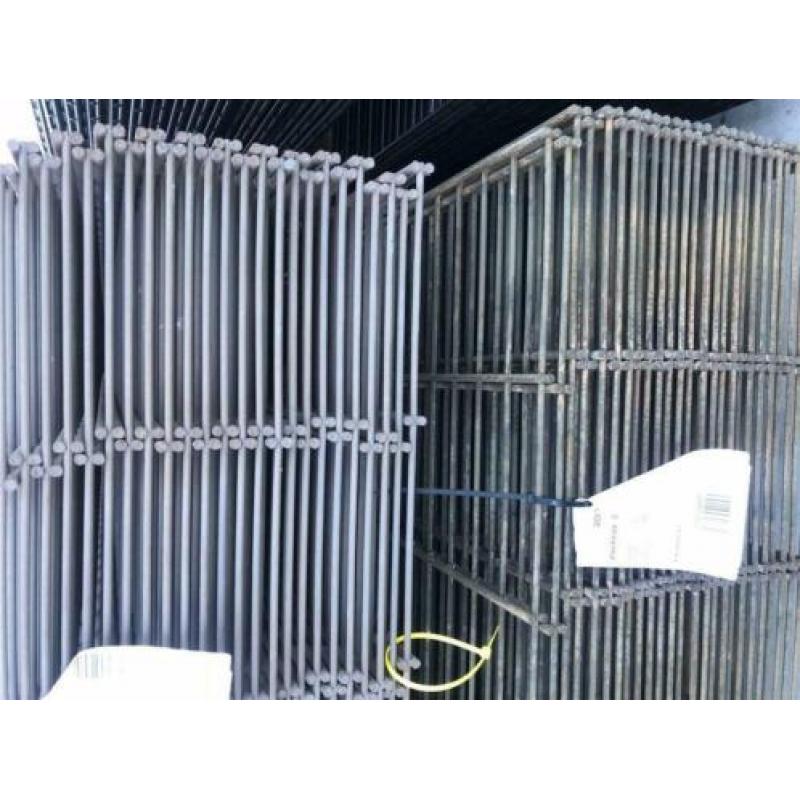 30m Gebrand Hekwerk 120cm 8x6x8 - 2e keus palen