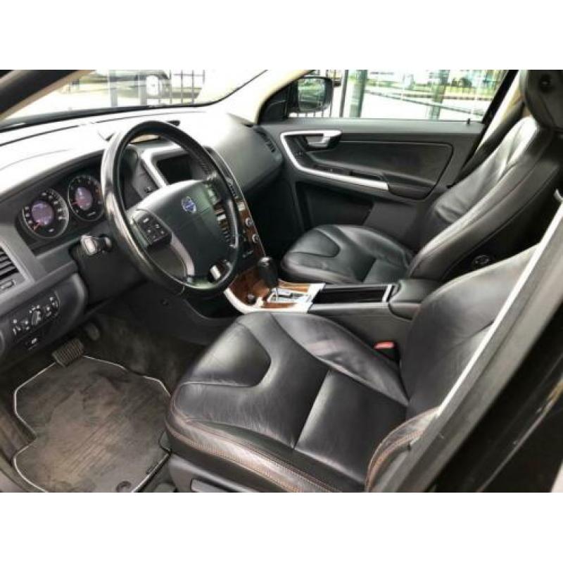 Volvo XC60 2.4 D5 AWD Momentum Geartronic - Navigatie - Trek