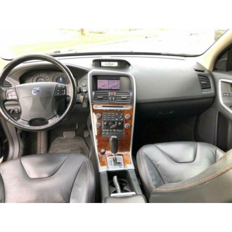 Volvo XC60 2.4 D5 AWD Momentum Geartronic - Navigatie - Trek