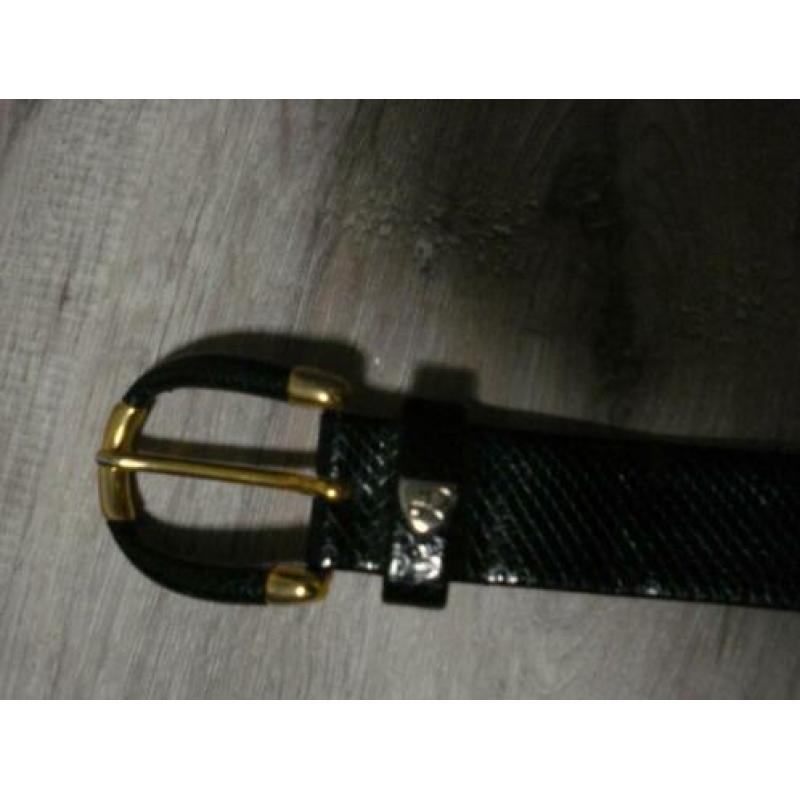 Zwarte leren riem van 90 cm aangeboden