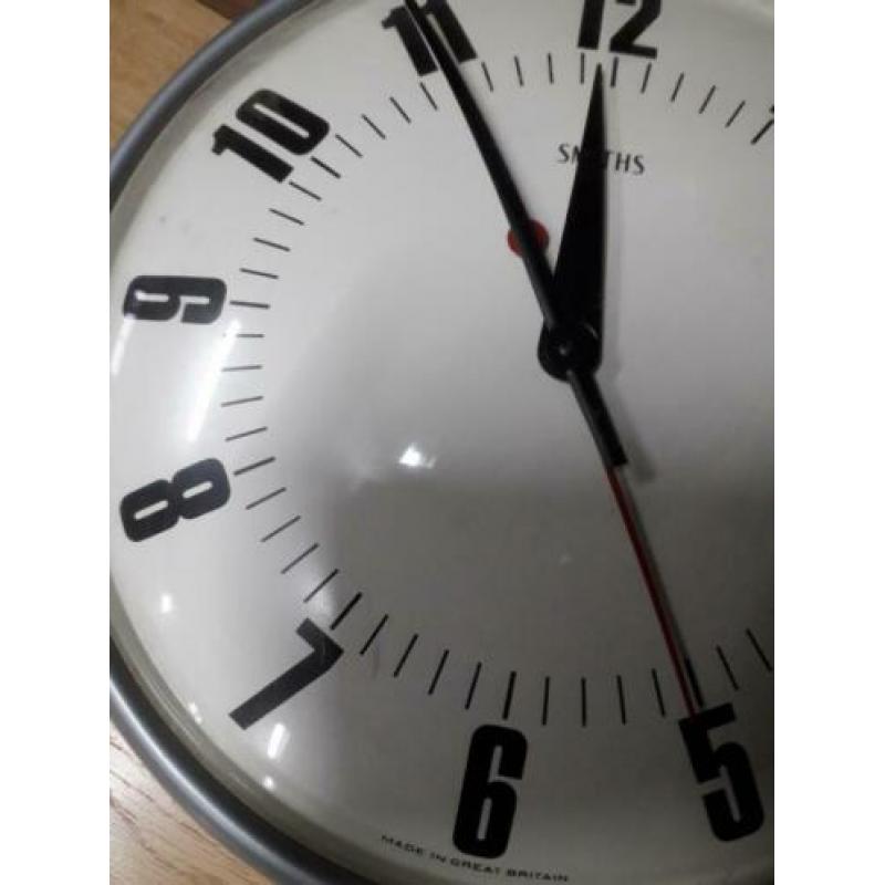 Jaren 60 electrische schoolklok / wandklok Smith England