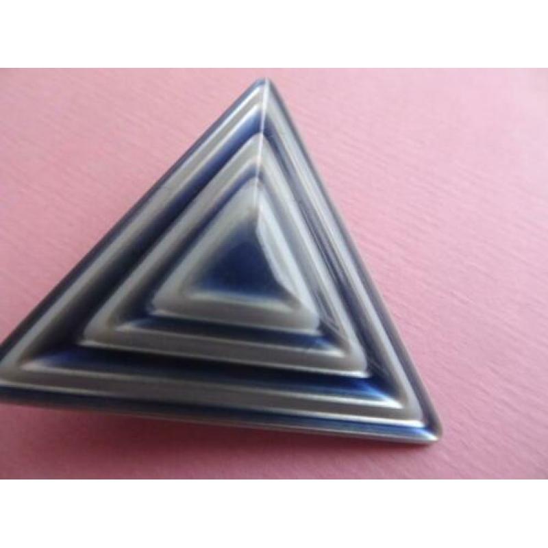 jwg Vintage 60s sixties moonglow driehoek broche blauw