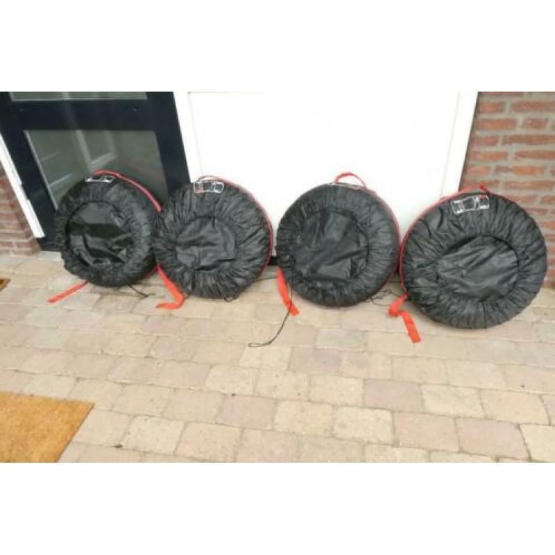 Set winterbanden op stalenvelg