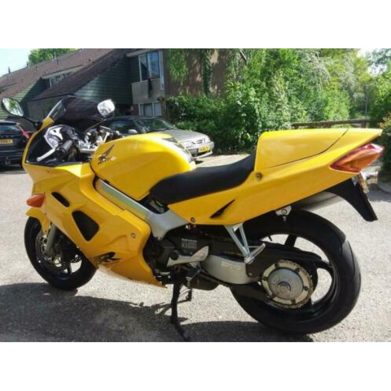 Honda VFR 800 verkeerd in zeer verzorgde staat