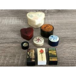 Verzameling vintage doosjes / pillendoosjes van kunststof