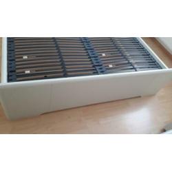 Bed 2 persoons 160 x 200