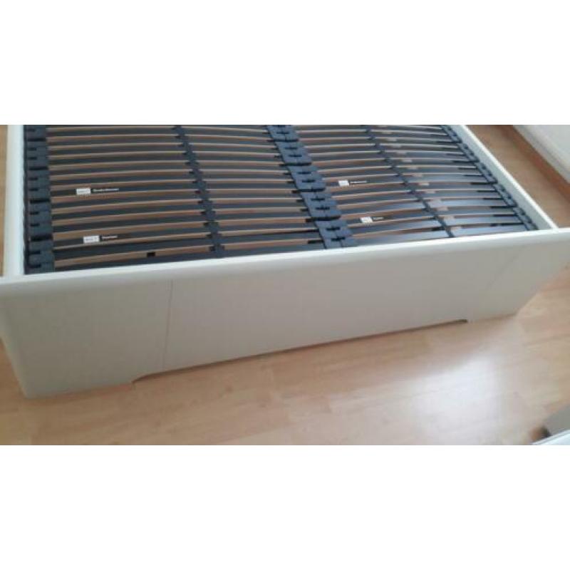 Bed 2 persoons 160 x 200
