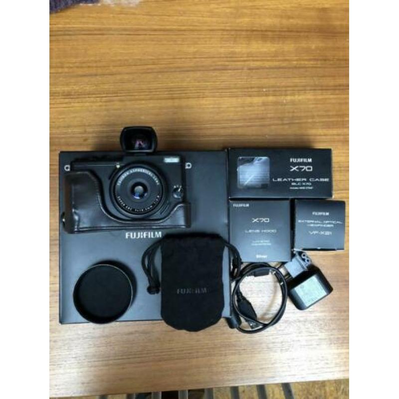 Fuji X70 camera met accessoires