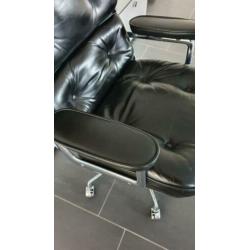 Vitra Eames Lobby Chair ES 104 in chroom en zwart leder TOP
