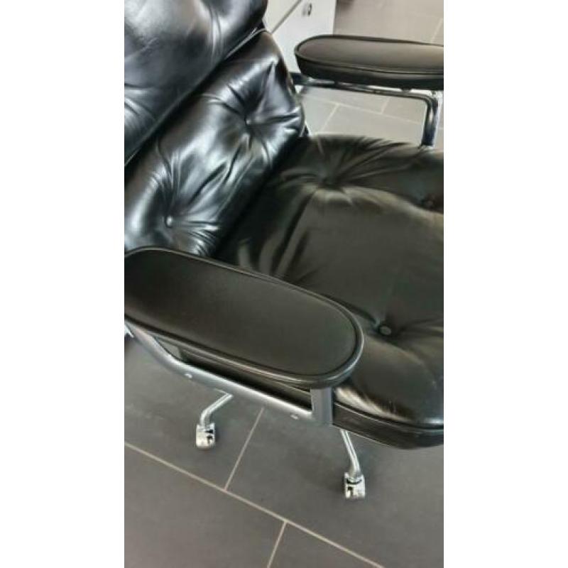 Vitra Eames Lobby Chair ES 104 in chroom en zwart leder TOP
