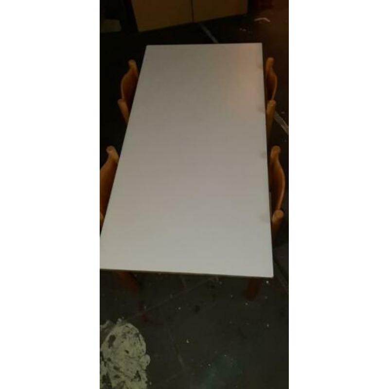 Schilte lage 402 B2 groepstafel (120x60) met 4 stoelen