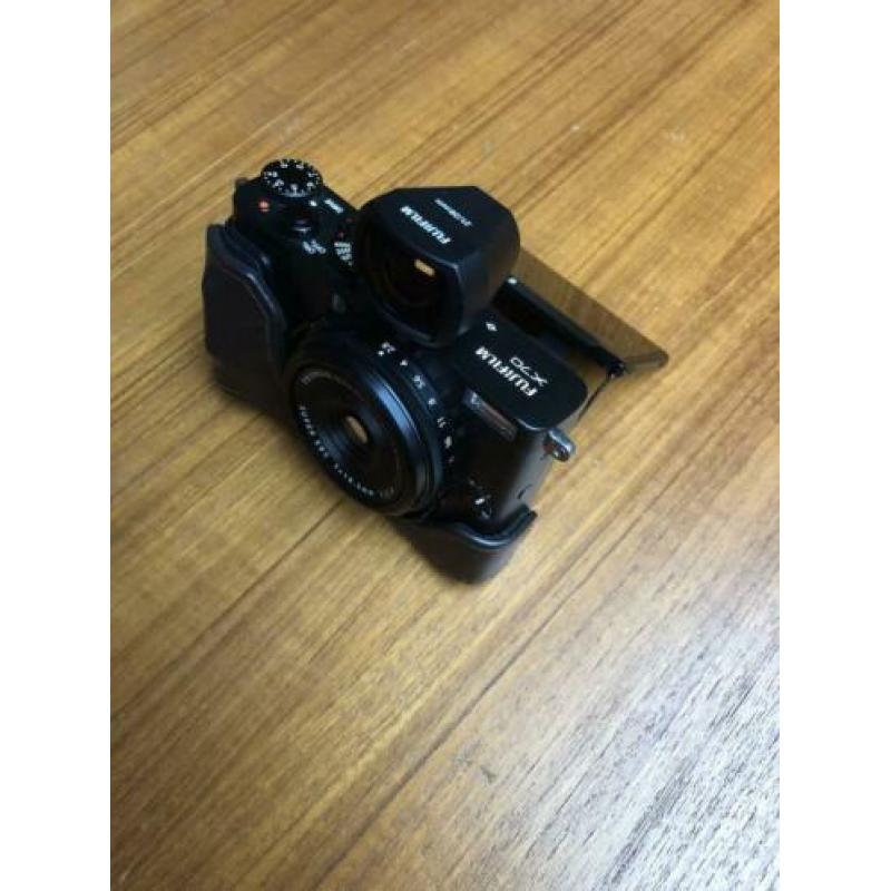 Fuji X70 camera met accessoires