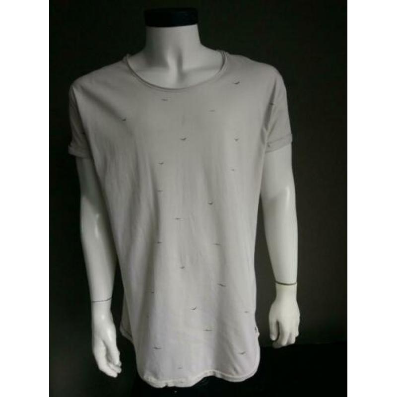 B keus: 8MM long shirt. Beige met print. Maat L. Vlekjes