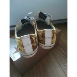 Golden goose