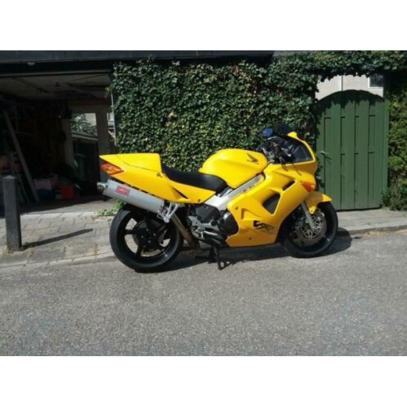 Honda VFR 800 verkeerd in zeer verzorgde staat
