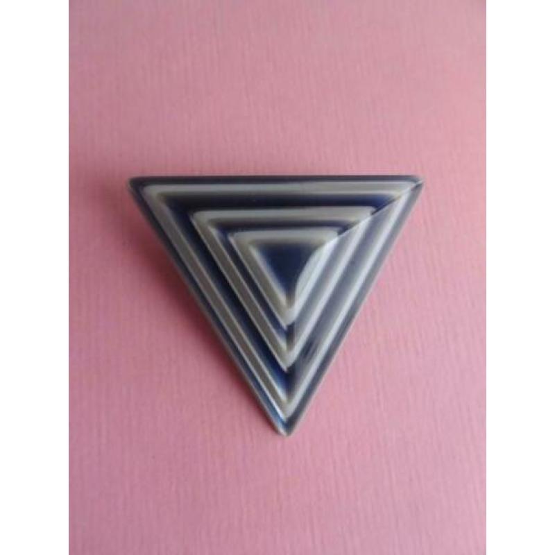 jwg Vintage 60s sixties moonglow driehoek broche blauw