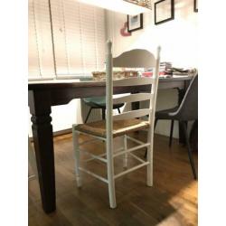 4 stoelen grenen wit geverfd met rieten zitting