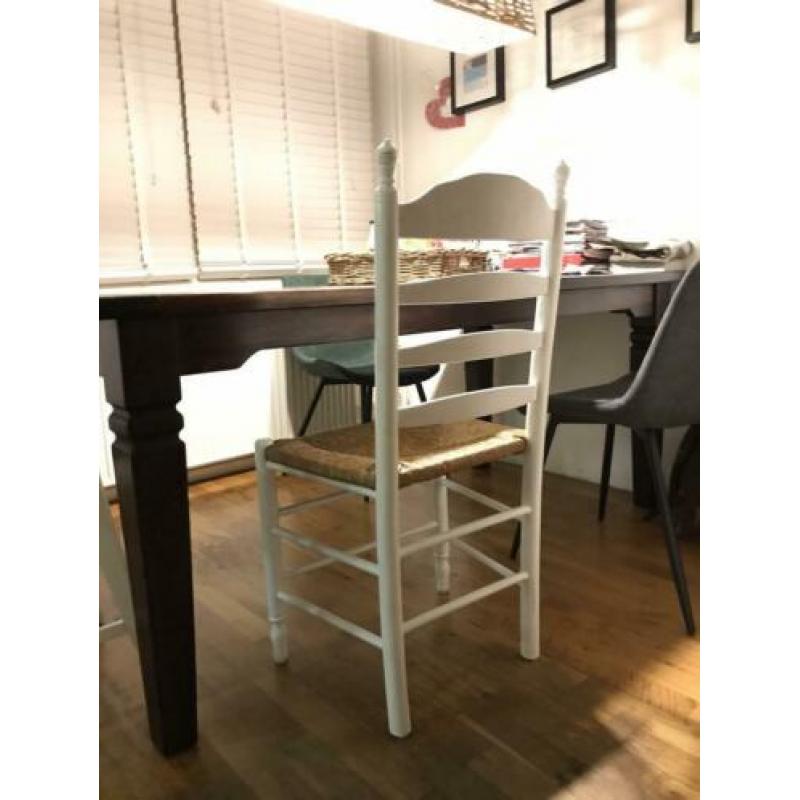 4 stoelen grenen wit geverfd met rieten zitting